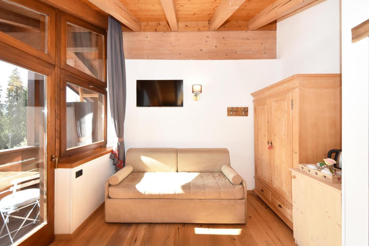 Lo Chalet delle Ville Varena Buitenkant foto